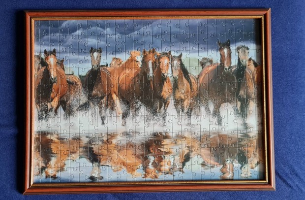 Kb 30x42 cm-es lovas puzzle kp veges keretben (jra sztszedhet) 