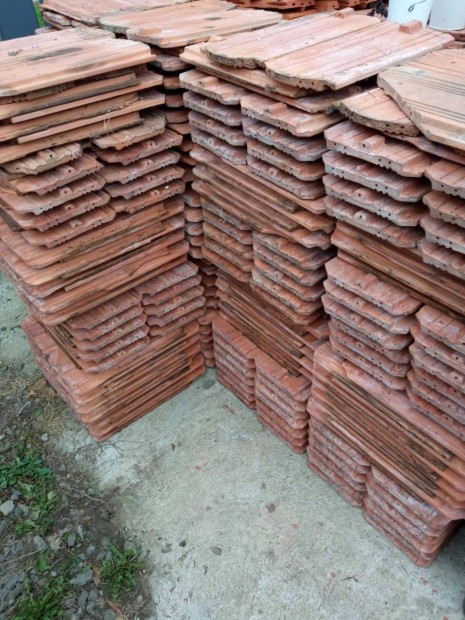 Kb. 1500 db cser�p ingyen elvihet� - t�lt�snek!