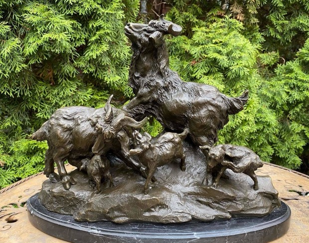Kecske csald - monumentlis bronz szobor
