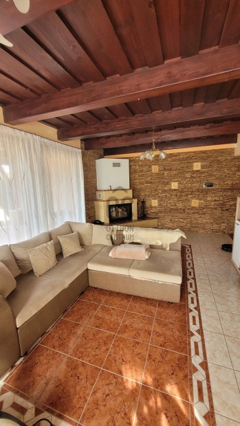 Kecsk�den - Tatab�ny�t�l 13 km-re, Budapestt�l 70-km-re - minden ig�ny