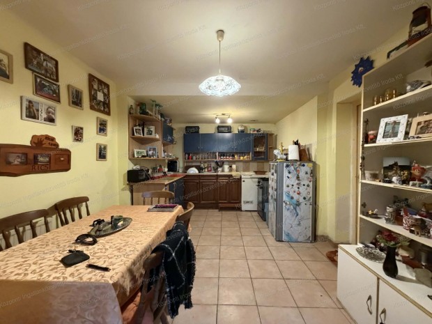 Kecsk�den csal�di h�z elad�