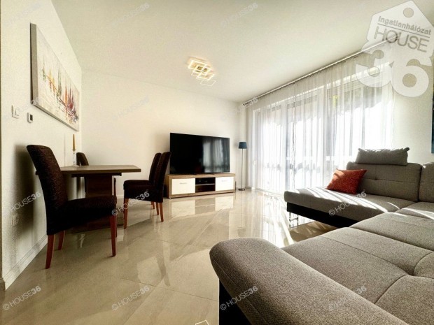 Kecskem�t BELV�ROS, luxus min�s�g� otthon teremgar�zzsal KIAD�!