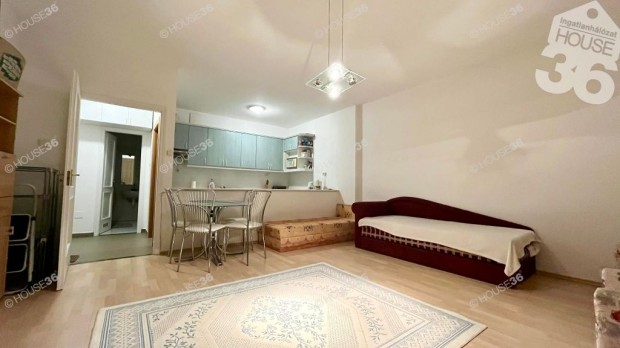 Kecskem�t Belv�ros�ban f�ldszinti lak�s elad�!