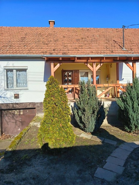 Kecskem�t Szelei faluban csal�di h�z elad�!