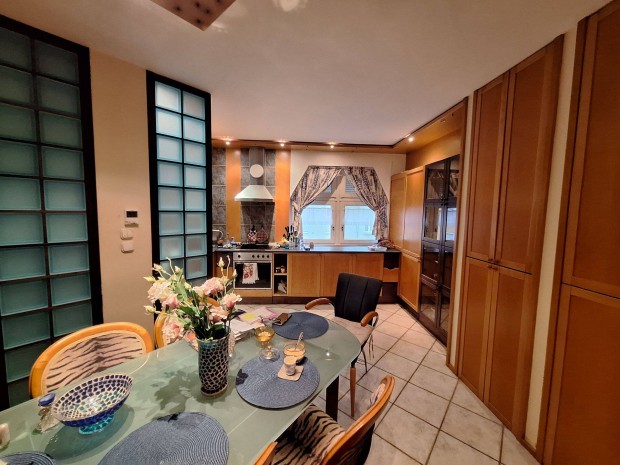 Kecskem�t belv�ros V�g� utca t�rs�ge 82 nm-es Nappali+ 2 szob�s lak�s!