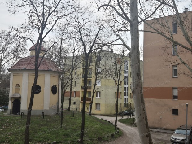 Kecskem�t belv�ros�ban lak�s elad�!