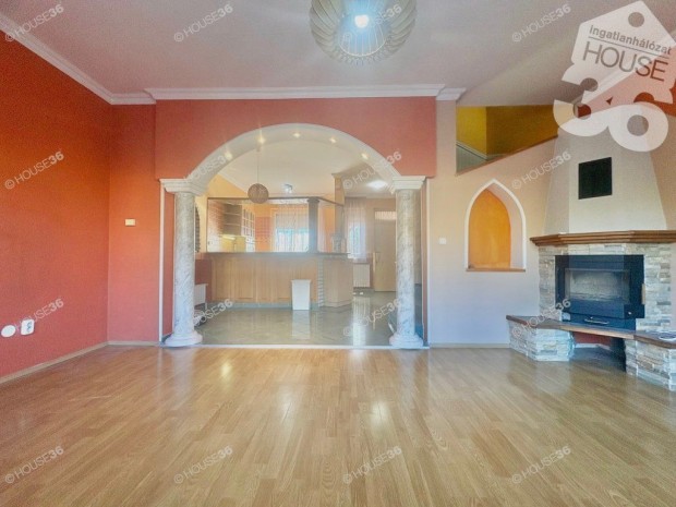 Kecskem�t kedvelt kertv�rosi r�sz�n hangulatos sorh�z a k�n�latunkban!