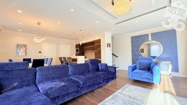 Kecskem�ten a Pet�fi v�rosban igazi luxus csal�di h�z elad�!