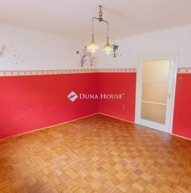 Kecskem�ten f�ldszinti lak�s elad� a Halasi �ton!