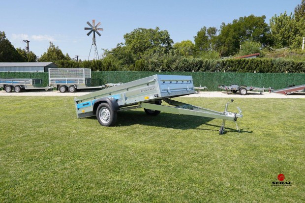 Kecskem�ten rendsz�mmal - �j billen�s ut�nfut� (263x150cm) akci�san