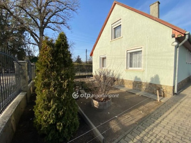 Kecskem�ti 110 nm-es h�z elad�