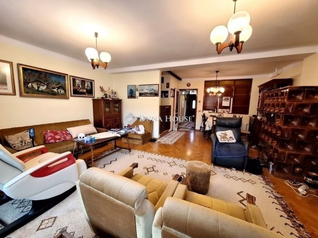 Kecskem�ti 117 nm-es h�z elad�