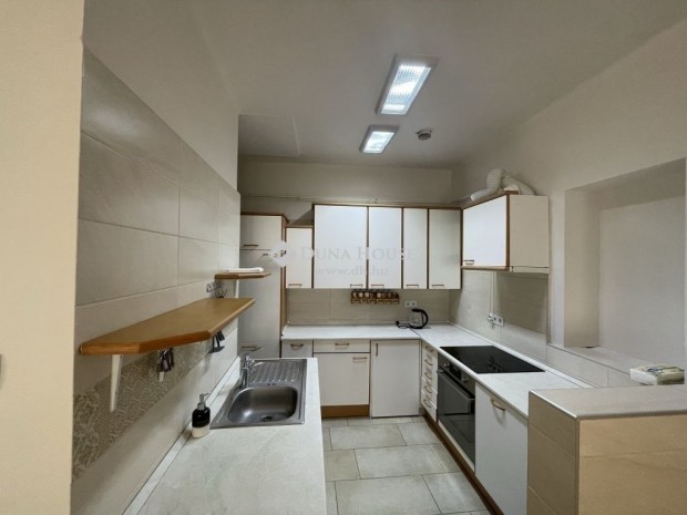 Kecskem�ti 125 nm-es h�z elad�