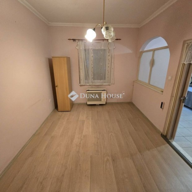 Kecskem�ti 26 nm-es h�z elad�