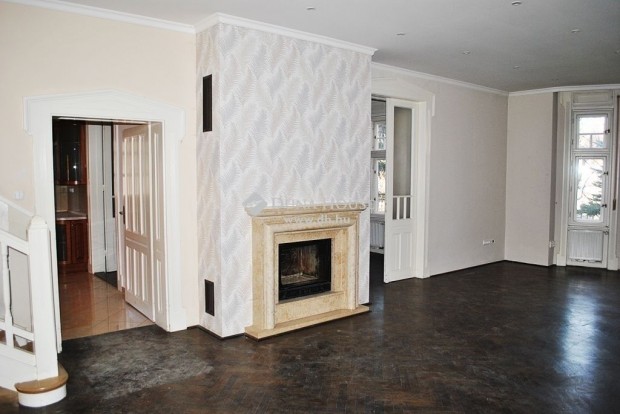 Kecskem�ti 337 nm-es h�z elad�