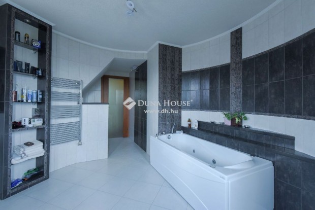 Kecskem�ti 350 nm-es h�z elad�