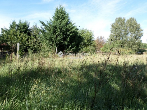 Kecskem�ti 4593 nm-es telek elad�