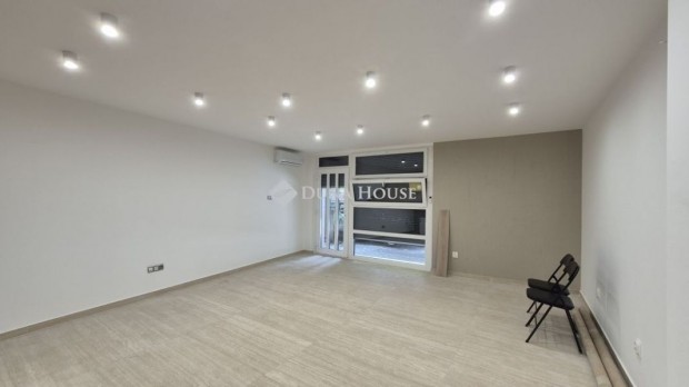 Kecskem�ti 50 nm-es lak�s elad�