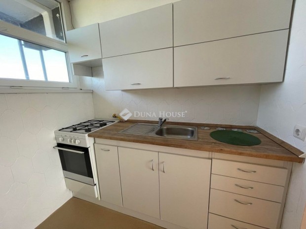 Kecskem�ti 50 nm-es lak�s kiad�