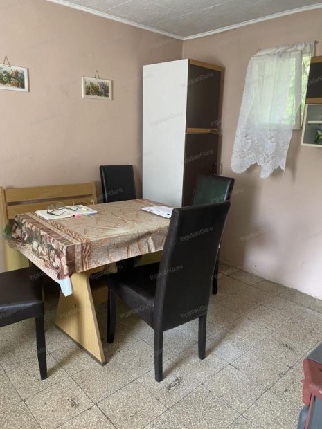 Kecskem�ti 52 nm-es h�z elad�