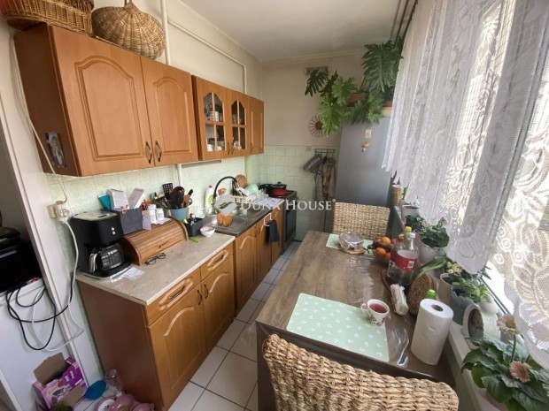 Kecskem�ti 63 nm-es lak�s elad�