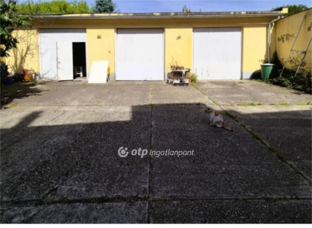 Kecskem�ti 68 nm-es lak�s elad�