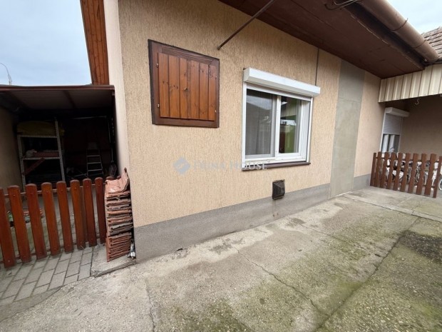 Kecskem�ti 82 nm-es h�z elad�