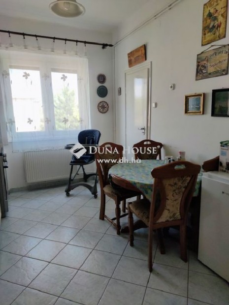 Kecskem�ti 83 nm-es lak�s elad�