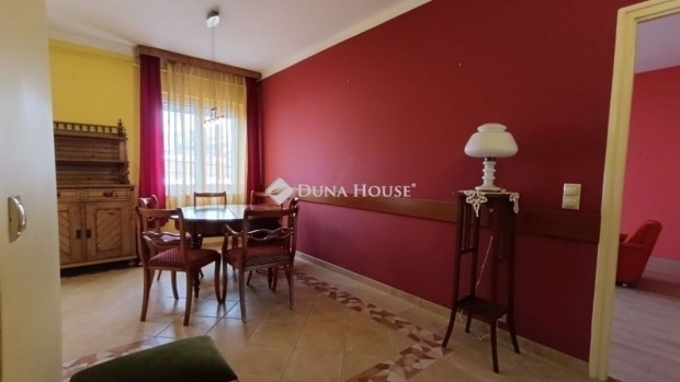 Kecskem�ti 92 nm-es lak�s elad�