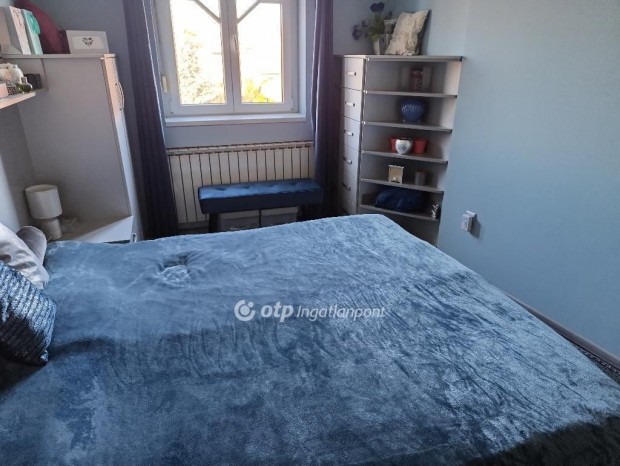 Kecskem�ti 95 nm-es lak�s elad�