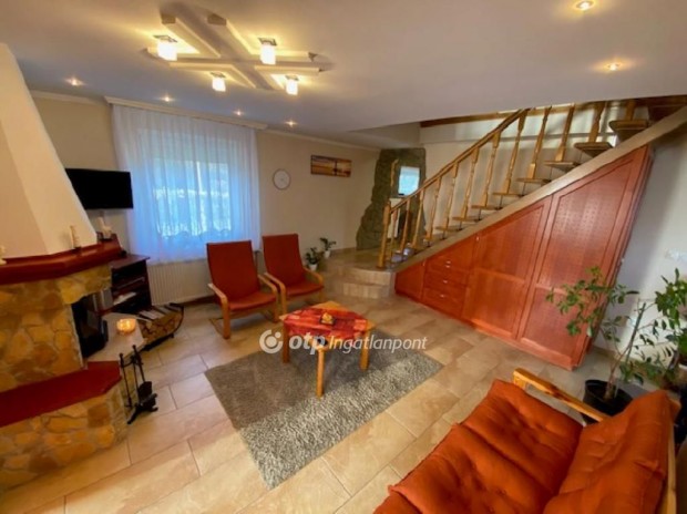 Kecskem�ti elad� 110 nm-es h�z