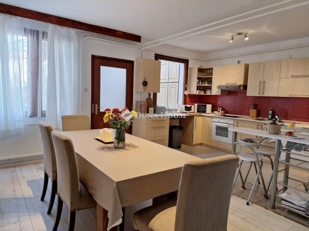 Kecskem�ti elad� 112 nm-es h�z