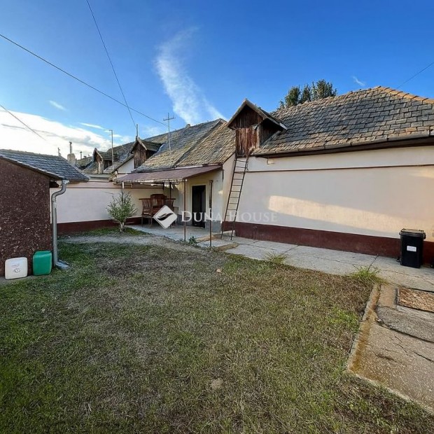 Kecskem�ti elad� 40 nm-es h�z