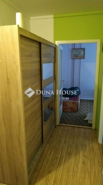 Kecskem�ti elad� 55 nm-es lak�s