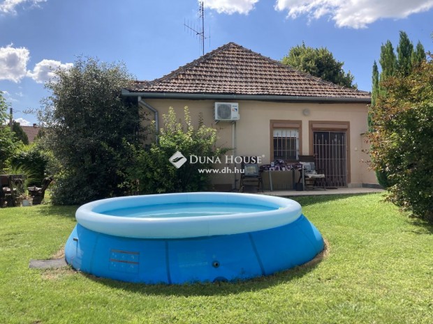 Kecskem�ti elad� 78 nm-es h�z