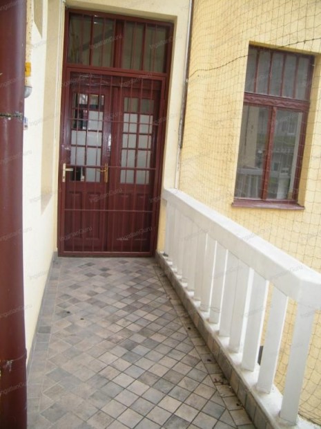 Kecskem�ti kiad� 90 nm-es lak�s