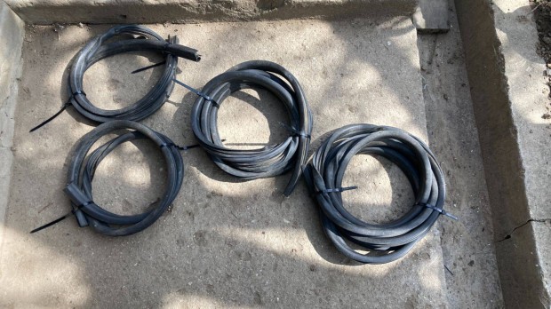 K�dergumi nyugati aut�khoz