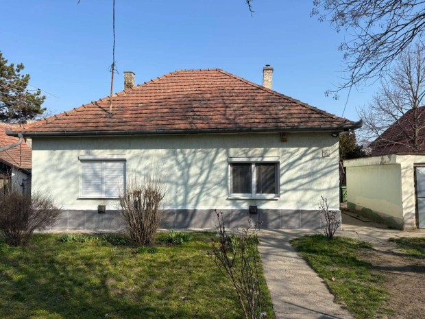 Kedves, j�l elhelyezked� csal�di h�z a XVII. ker�let k�zkedvelt r�sz�n
