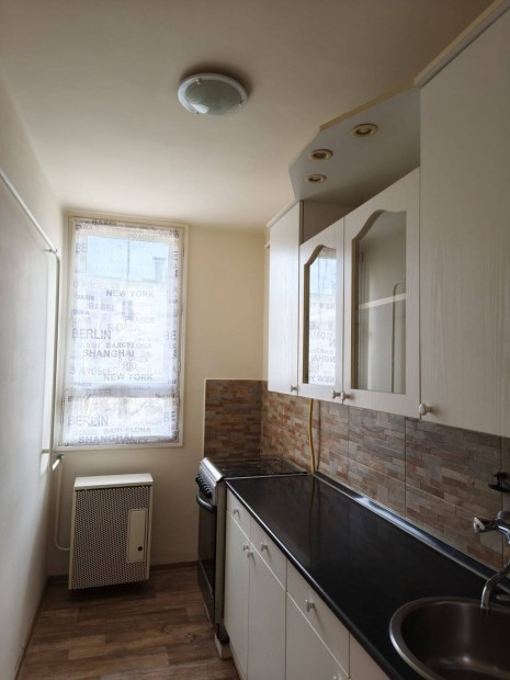 Kedves belv�rosi lak�s kiad�