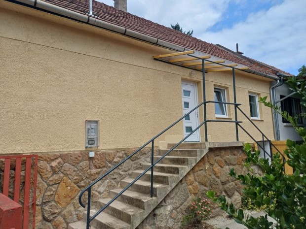 Kedves kis házikó Pilisszántó központjában