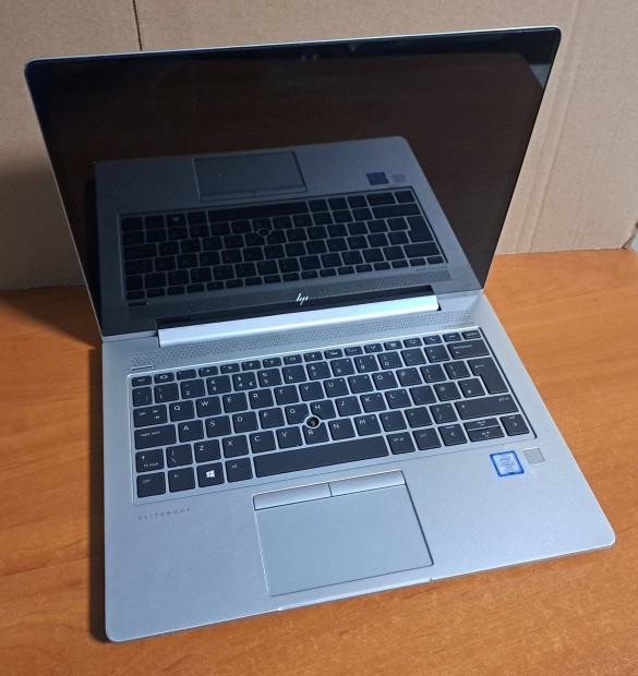 Kedvez r! HP 830 G5 Touch laptop (14FHD/I5-G7/8GB/256SSD)