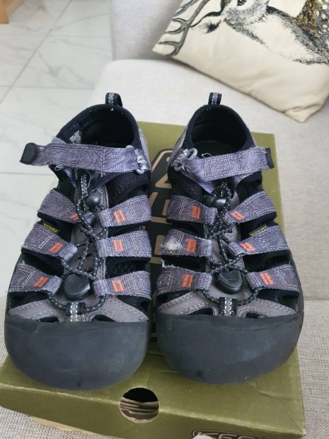 Keen 36os gyerek trastandl