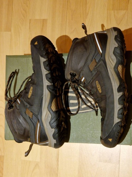 Keen targhee III bakancs tli 43