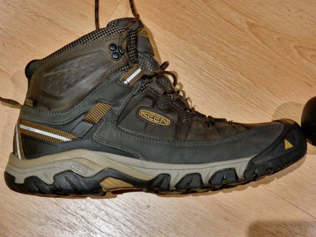 Keen targhee vzll bakancs 43