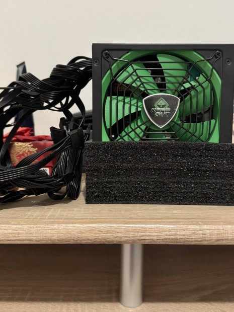 Keepout 800W tápegység