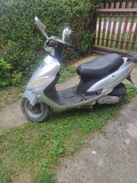 Keeway 4t robog alkatrsznek 