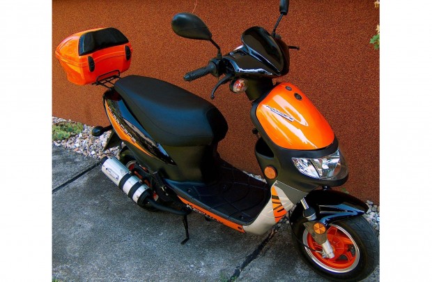 Keeway 50ccm 2T robog + ajndk buksisak! Szp llapot!