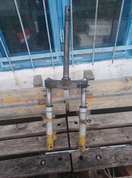 Keeway Arn els� teleszk�p