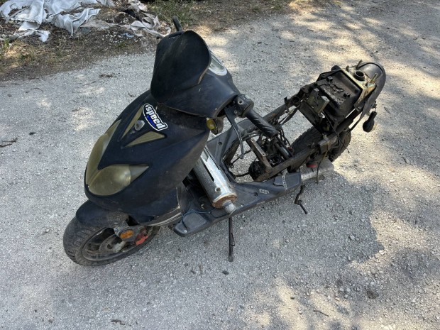 Keeway F-ACT motor robogó segédmotor-kerékpár