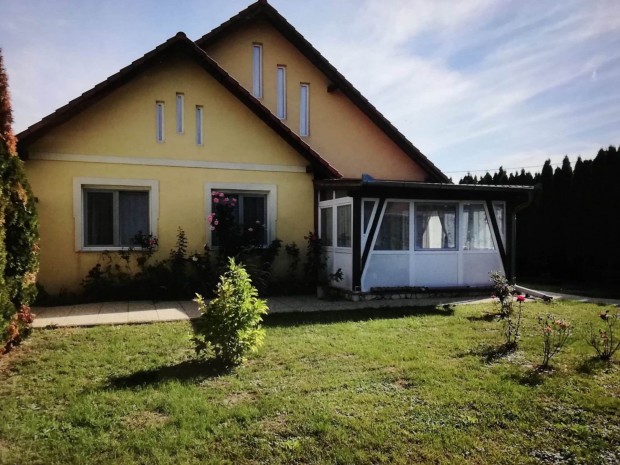 Kehidakust�nyban energiatakar�kos csal�di h�z elad�